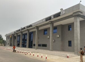 vue de face du Centre de production des Cartes nationales d'identité de Douala